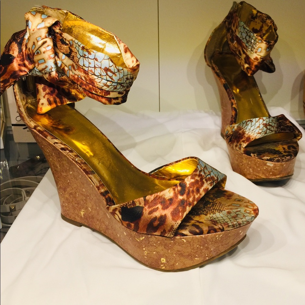 High wedge shoe